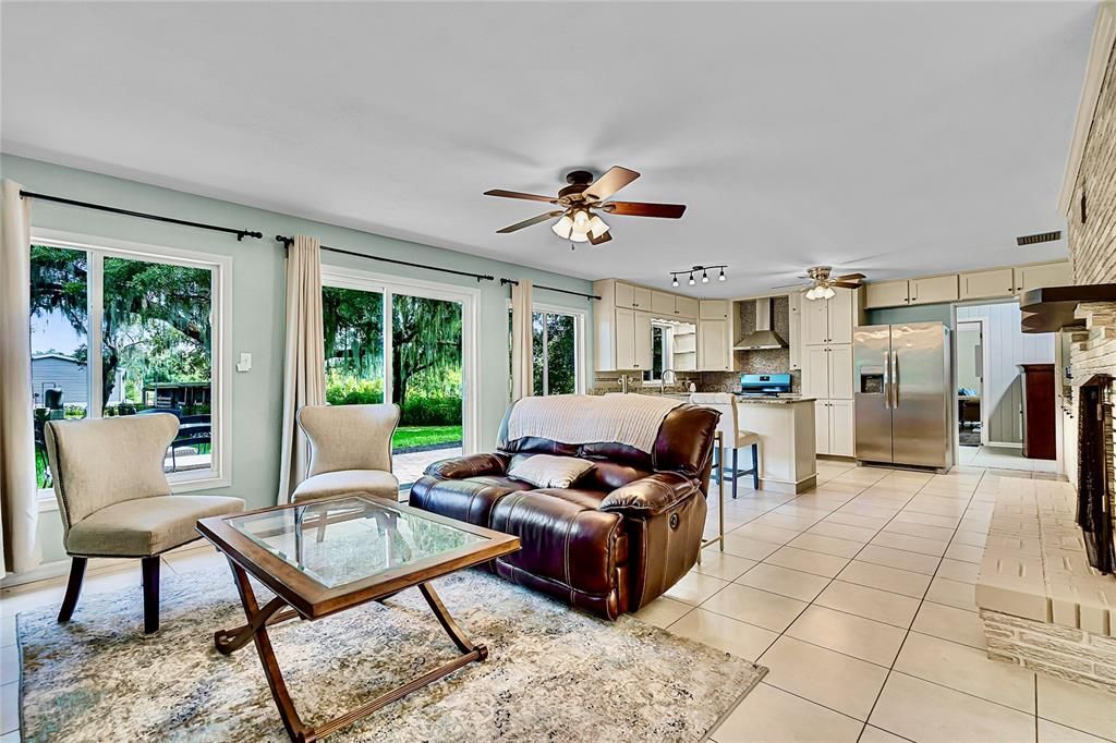 En Venta: $610,999 (3 camas, 2 baños, 2446 Pies cuadrados)