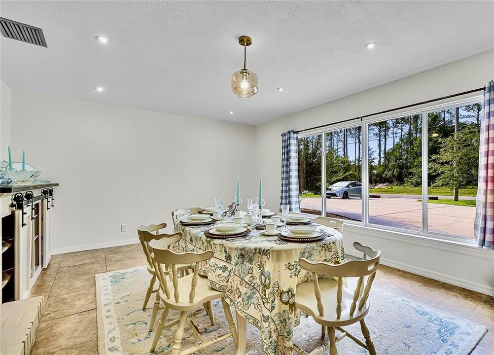 En Venta: $610,999 (3 camas, 2 baños, 2446 Pies cuadrados)