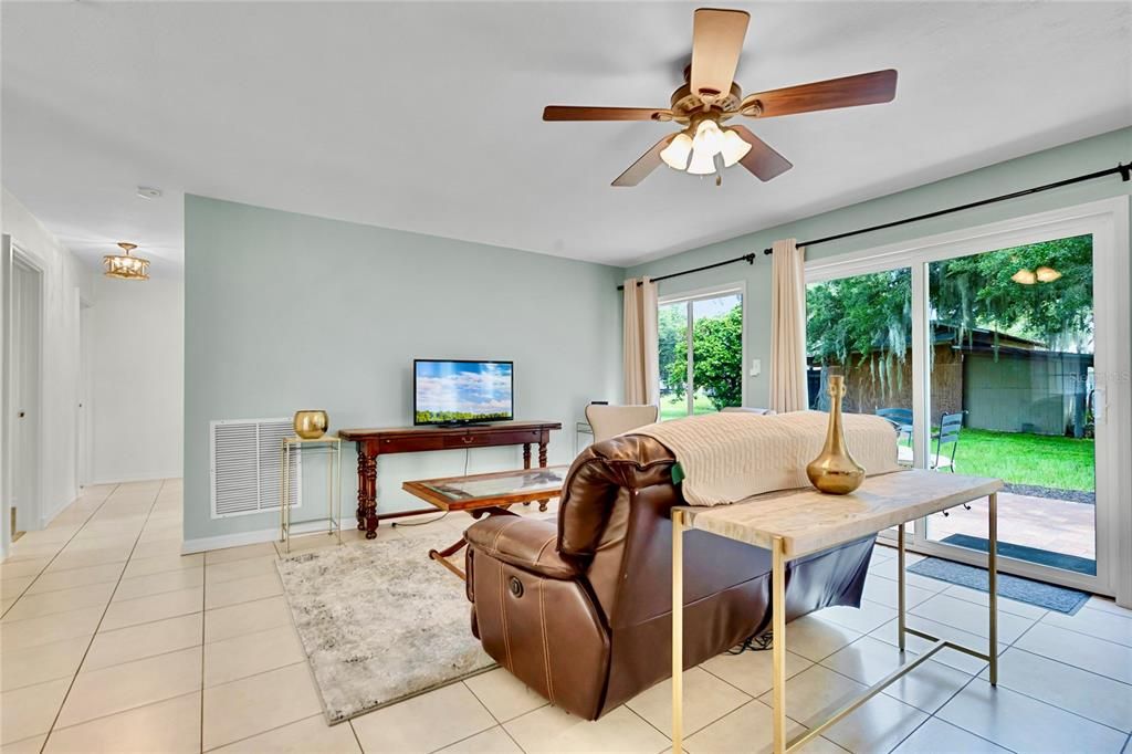 En Venta: $610,999 (3 camas, 2 baños, 2446 Pies cuadrados)