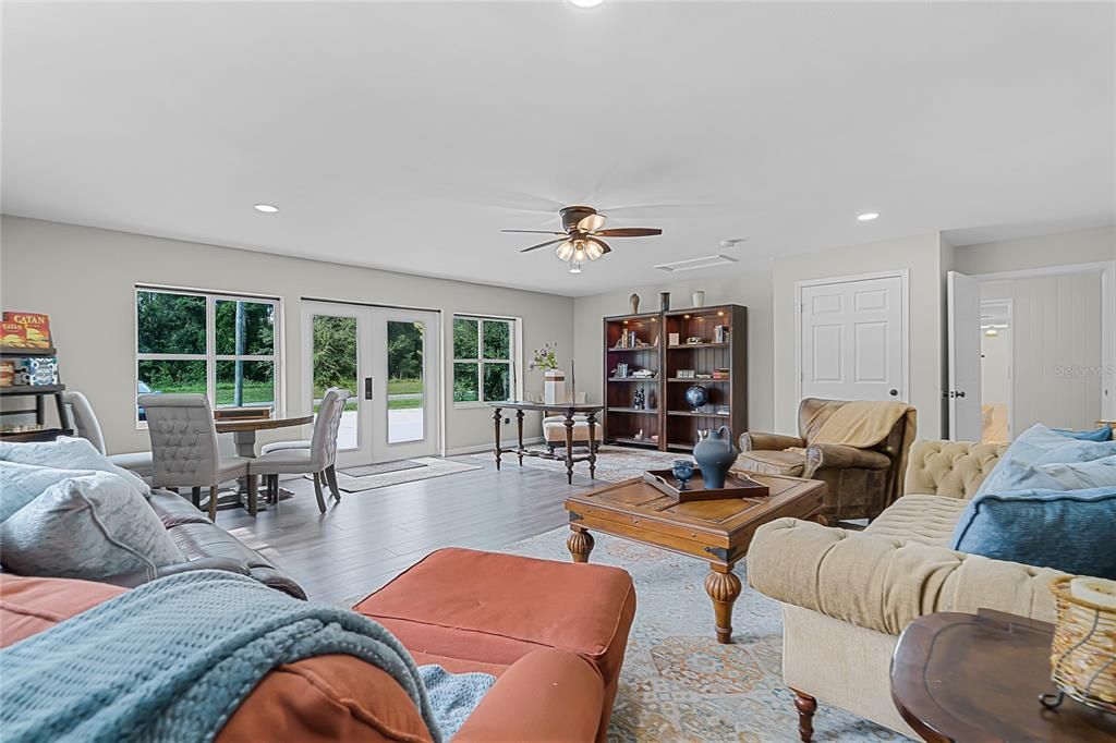 En Venta: $610,999 (3 camas, 2 baños, 2446 Pies cuadrados)