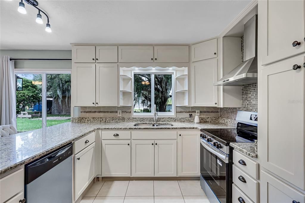 En Venta: $610,999 (3 camas, 2 baños, 2446 Pies cuadrados)