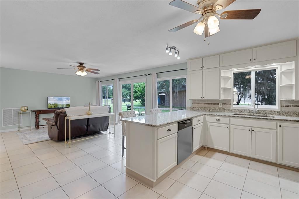 En Venta: $610,999 (3 camas, 2 baños, 2446 Pies cuadrados)