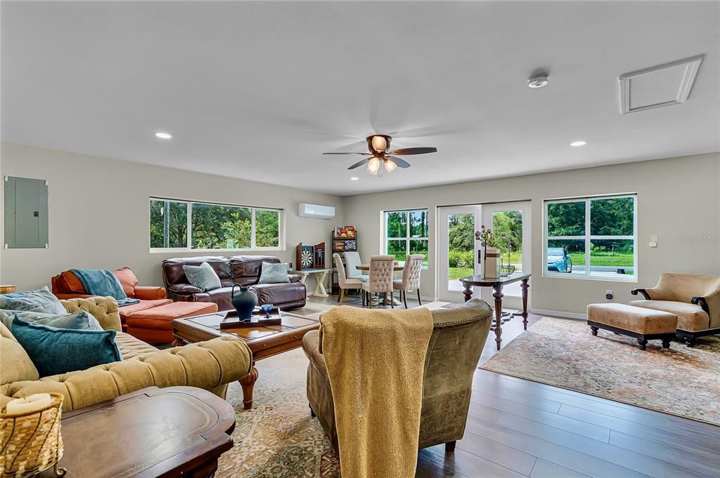 En Venta: $610,999 (3 camas, 2 baños, 2446 Pies cuadrados)