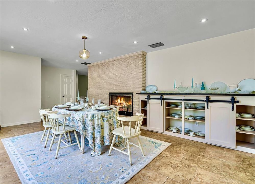 En Venta: $610,999 (3 camas, 2 baños, 2446 Pies cuadrados)