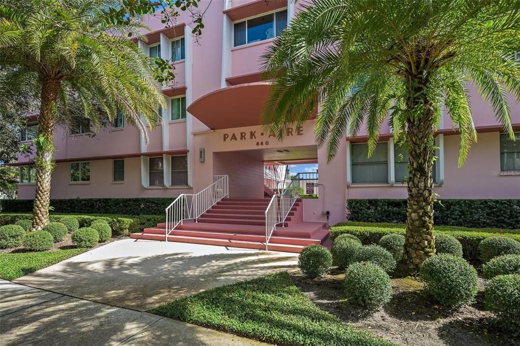 Под контрактом: $3,700 (2 спален, 1 ванн, 897 Квадратных фут)