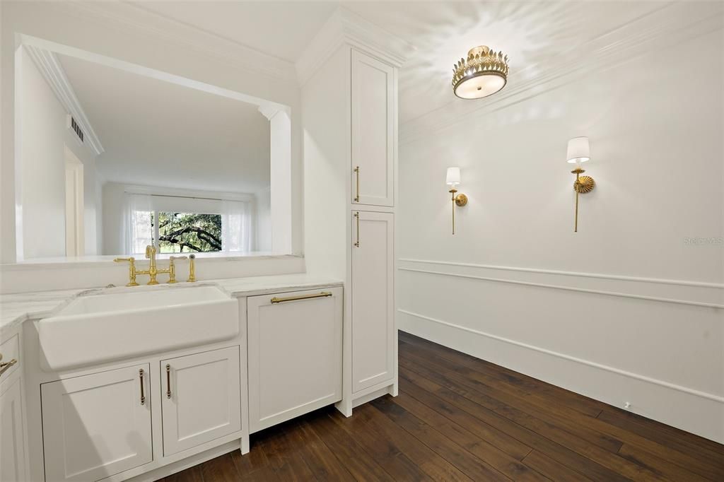 Под контрактом: $3,700 (2 спален, 1 ванн, 897 Квадратных фут)