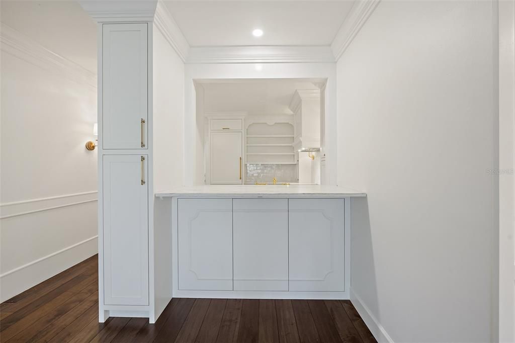 Под контрактом: $3,700 (2 спален, 1 ванн, 897 Квадратных фут)