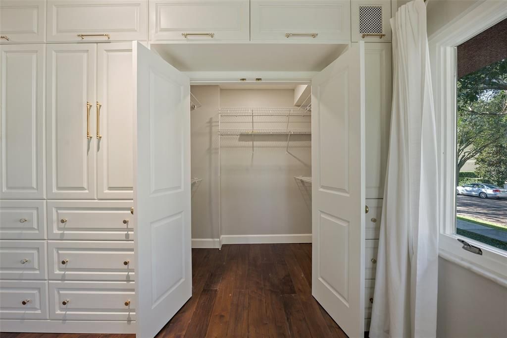 Под контрактом: $3,700 (2 спален, 1 ванн, 897 Квадратных фут)