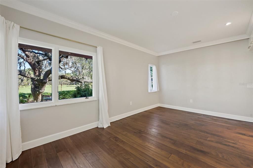 Под контрактом: $3,700 (2 спален, 1 ванн, 897 Квадратных фут)