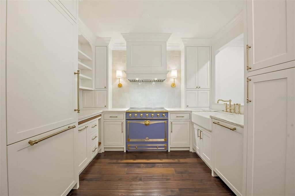 Под контрактом: $3,700 (2 спален, 1 ванн, 897 Квадратных фут)