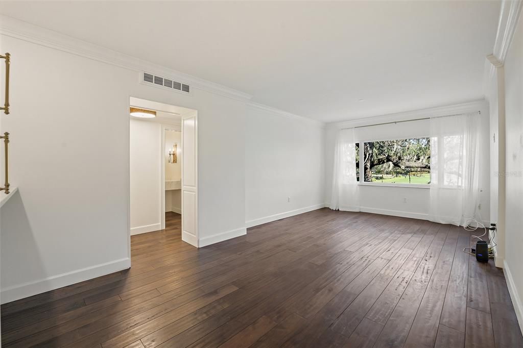 Под контрактом: $3,700 (2 спален, 1 ванн, 897 Квадратных фут)