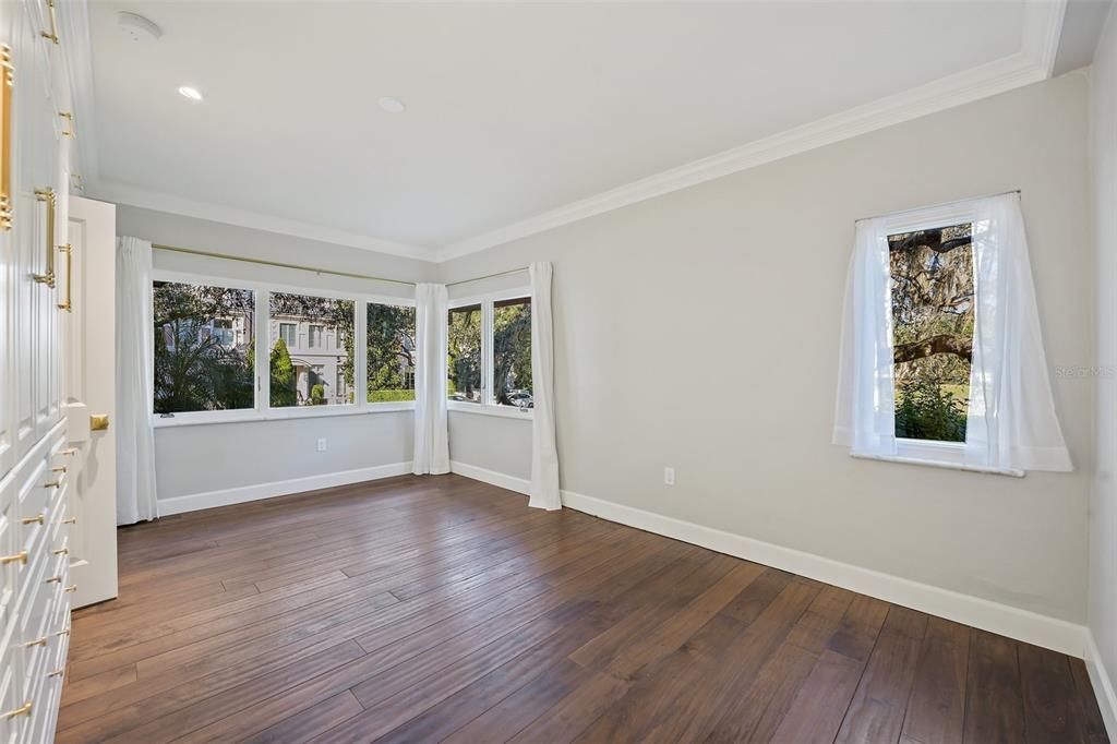 Под контрактом: $3,700 (2 спален, 1 ванн, 897 Квадратных фут)