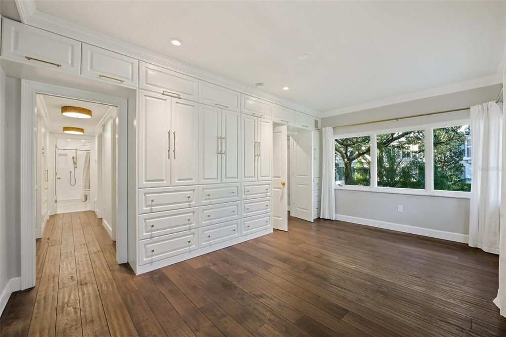 Под контрактом: $3,700 (2 спален, 1 ванн, 897 Квадратных фут)