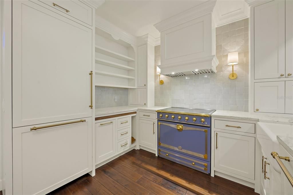 Под контрактом: $3,700 (2 спален, 1 ванн, 897 Квадратных фут)