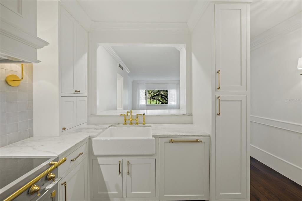 Под контрактом: $3,700 (2 спален, 1 ванн, 897 Квадратных фут)