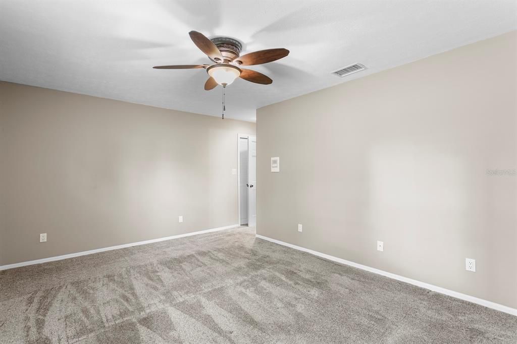 Activo con contrato: $650,000 (4 camas, 3 baños, 2800 Pies cuadrados)