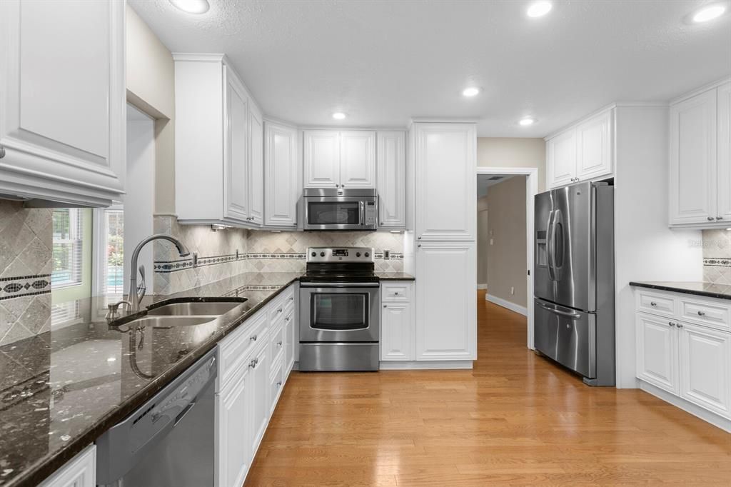 Activo con contrato: $650,000 (4 camas, 3 baños, 2800 Pies cuadrados)