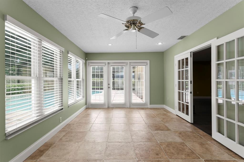 Activo con contrato: $650,000 (4 camas, 3 baños, 2800 Pies cuadrados)