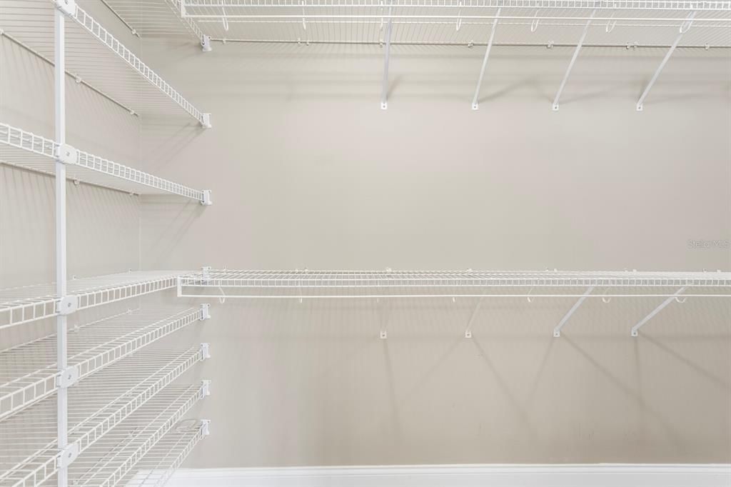 Activo con contrato: $650,000 (4 camas, 3 baños, 2800 Pies cuadrados)