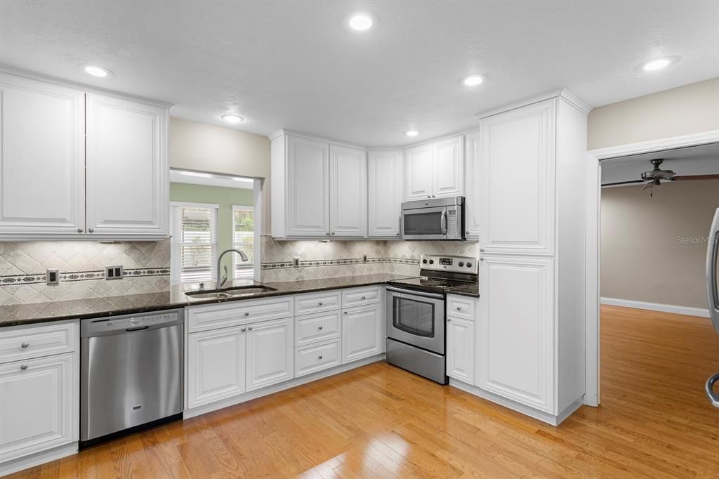 Activo con contrato: $650,000 (4 camas, 3 baños, 2800 Pies cuadrados)