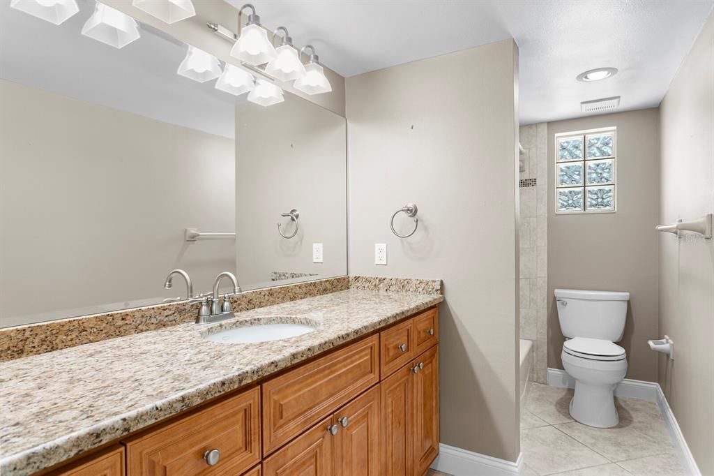 Activo con contrato: $650,000 (4 camas, 3 baños, 2800 Pies cuadrados)