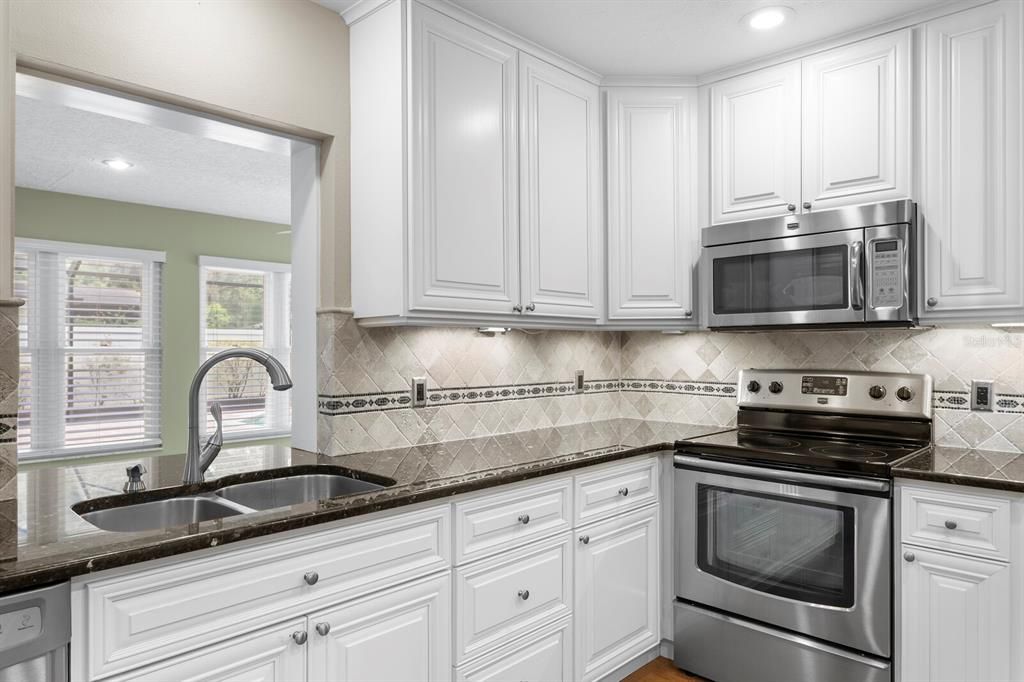 Activo con contrato: $650,000 (4 camas, 3 baños, 2800 Pies cuadrados)