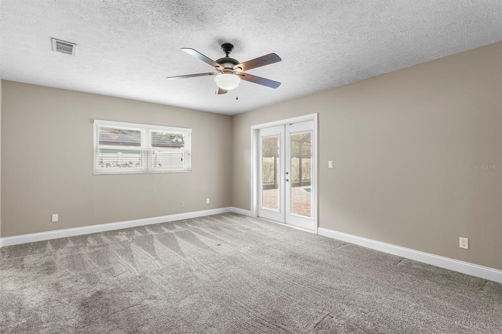 Activo con contrato: $650,000 (4 camas, 3 baños, 2800 Pies cuadrados)