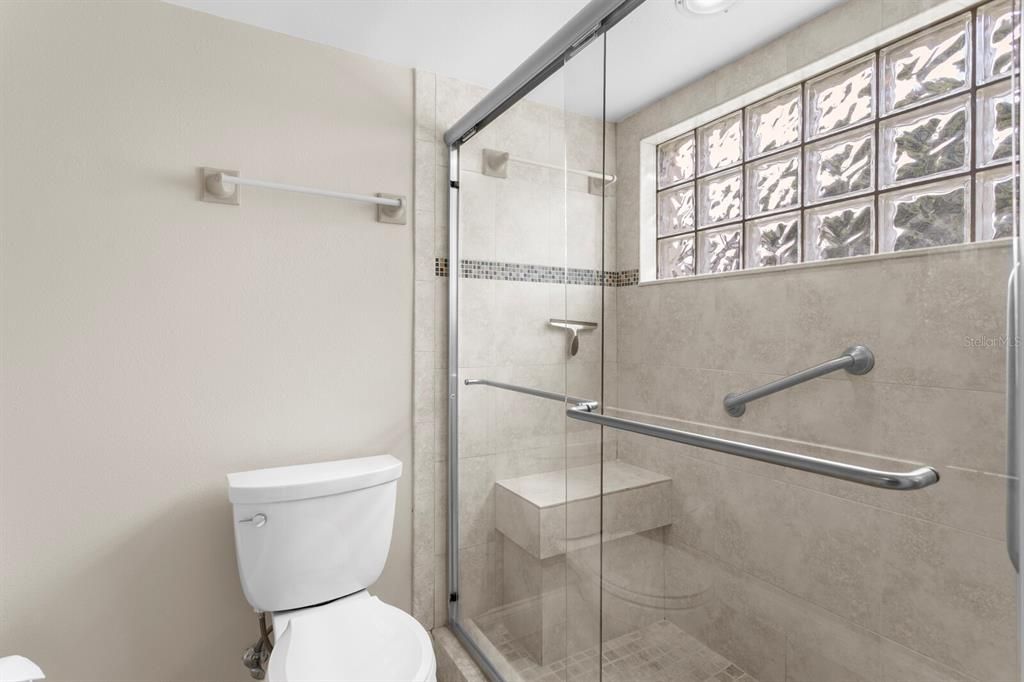 Activo con contrato: $650,000 (4 camas, 3 baños, 2800 Pies cuadrados)