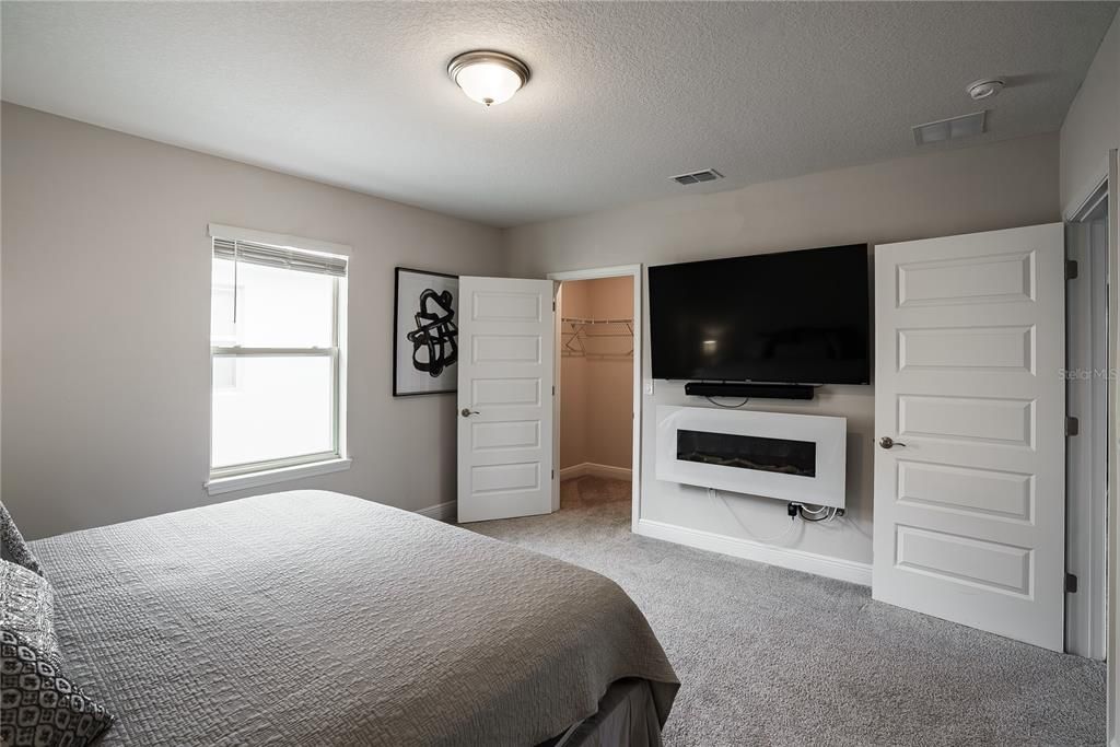 Под контрактом: $749,000 (4 спален, 3 ванн, 3267 Квадратных фут)