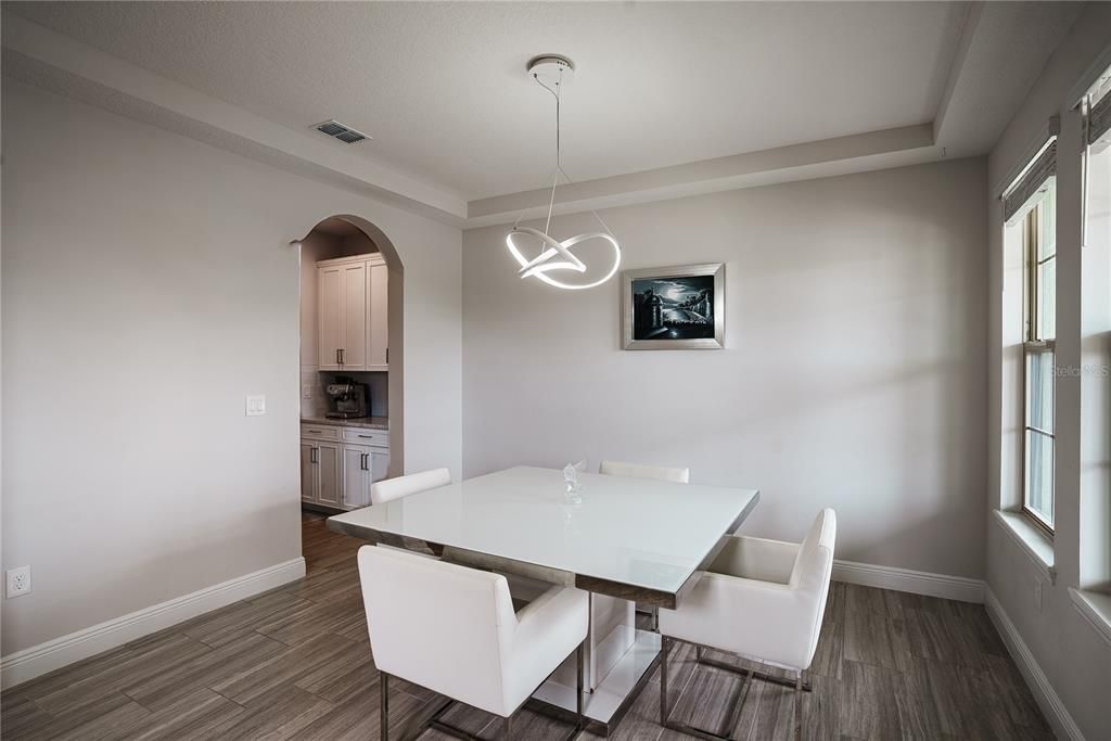 Под контрактом: $749,000 (4 спален, 3 ванн, 3267 Квадратных фут)