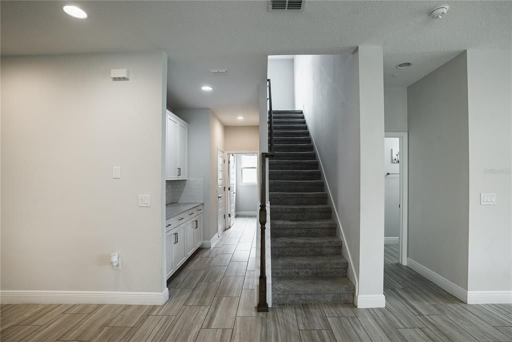 Под контрактом: $749,000 (4 спален, 3 ванн, 3267 Квадратных фут)