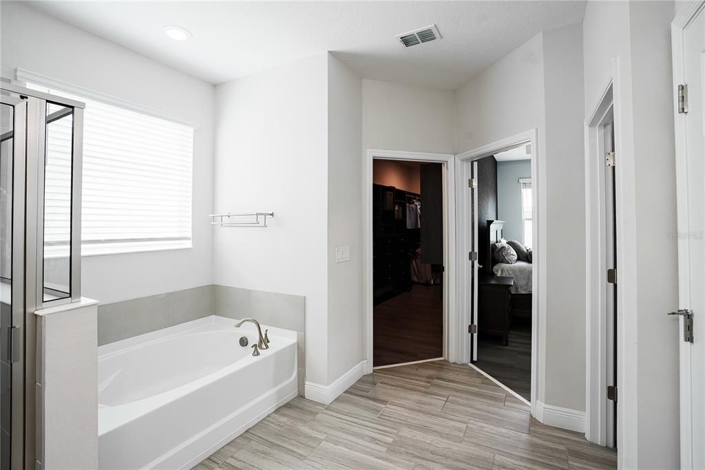 Под контрактом: $749,000 (4 спален, 3 ванн, 3267 Квадратных фут)