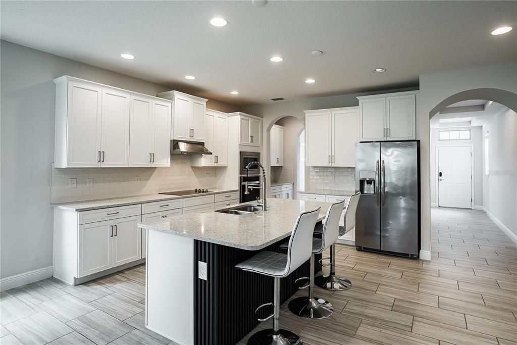 Под контрактом: $749,000 (4 спален, 3 ванн, 3267 Квадратных фут)