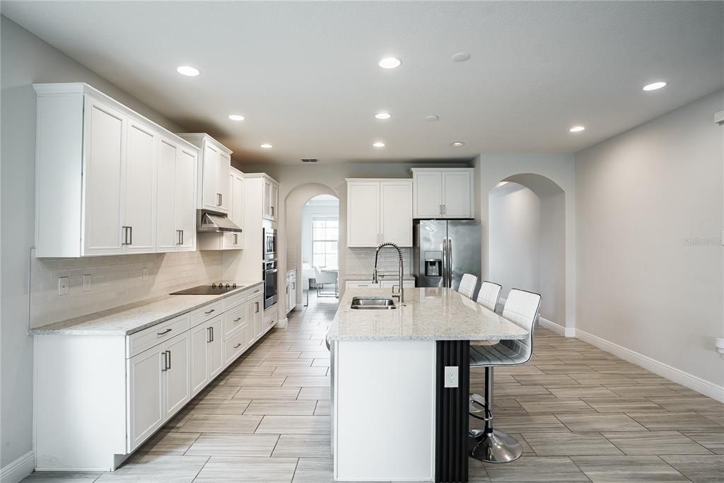 Под контрактом: $749,000 (4 спален, 3 ванн, 3267 Квадратных фут)