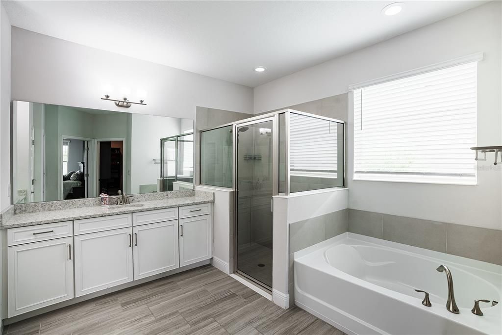 Под контрактом: $749,000 (4 спален, 3 ванн, 3267 Квадратных фут)