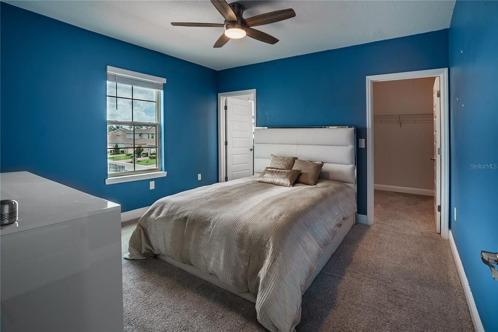 Под контрактом: $749,000 (4 спален, 3 ванн, 3267 Квадратных фут)