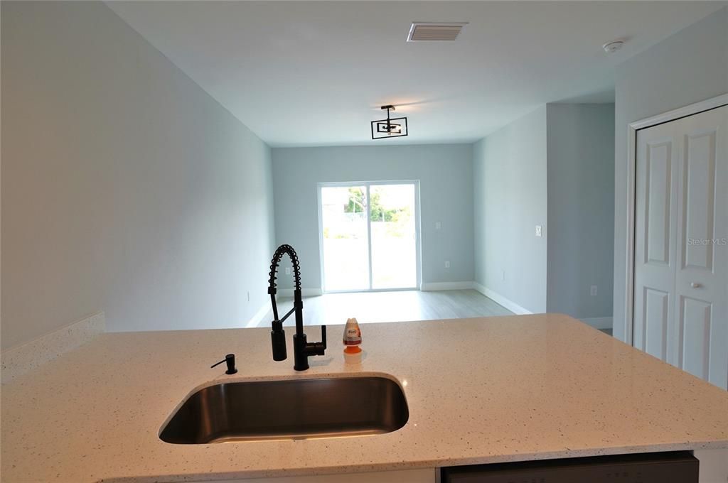 В аренду: $1,625 (3 спален, 2 ванн, 1162 Квадратных фут)