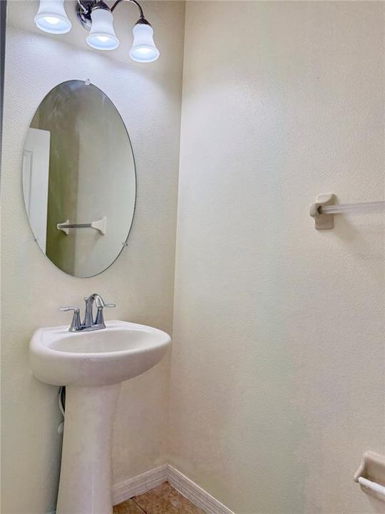 合同活跃: $1,700 (2 贝兹, 2 浴室, 1192 平方英尺)