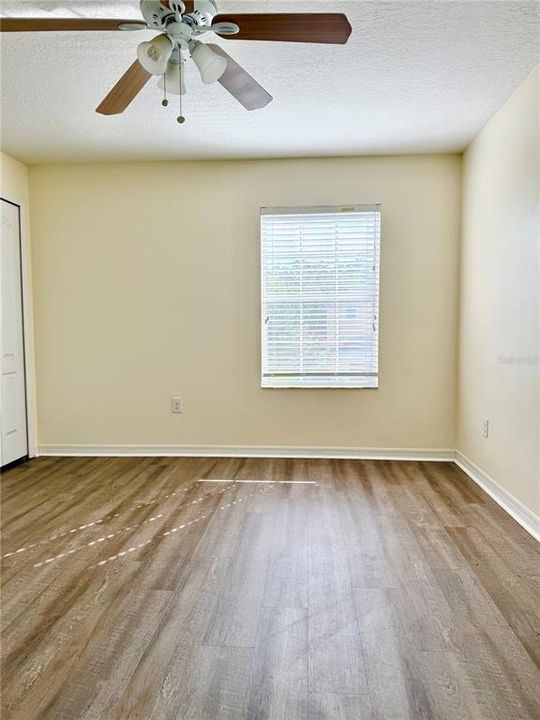 合同活跃: $1,700 (2 贝兹, 2 浴室, 1192 平方英尺)