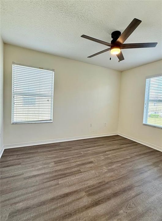 合同活跃: $1,700 (2 贝兹, 2 浴室, 1192 平方英尺)