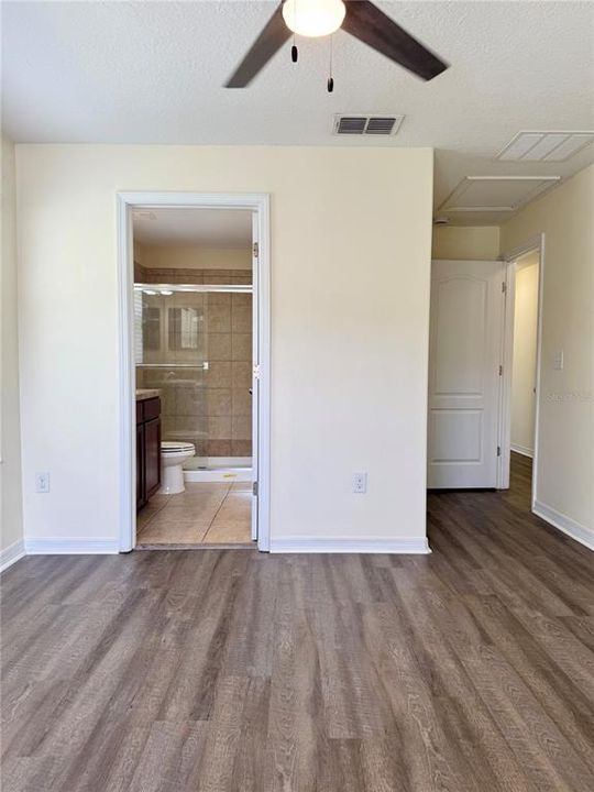 合同活跃: $1,700 (2 贝兹, 2 浴室, 1192 平方英尺)