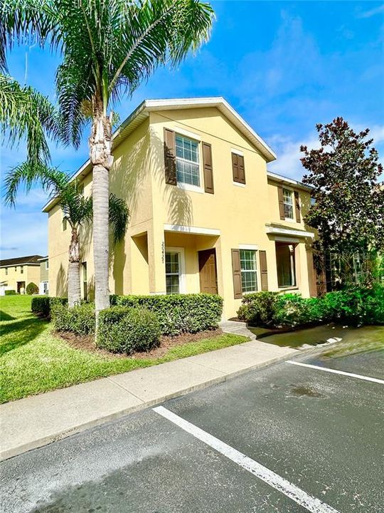 合同活跃: $1,700 (2 贝兹, 2 浴室, 1192 平方英尺)