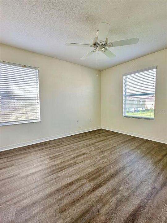 合同活跃: $1,700 (2 贝兹, 2 浴室, 1192 平方英尺)