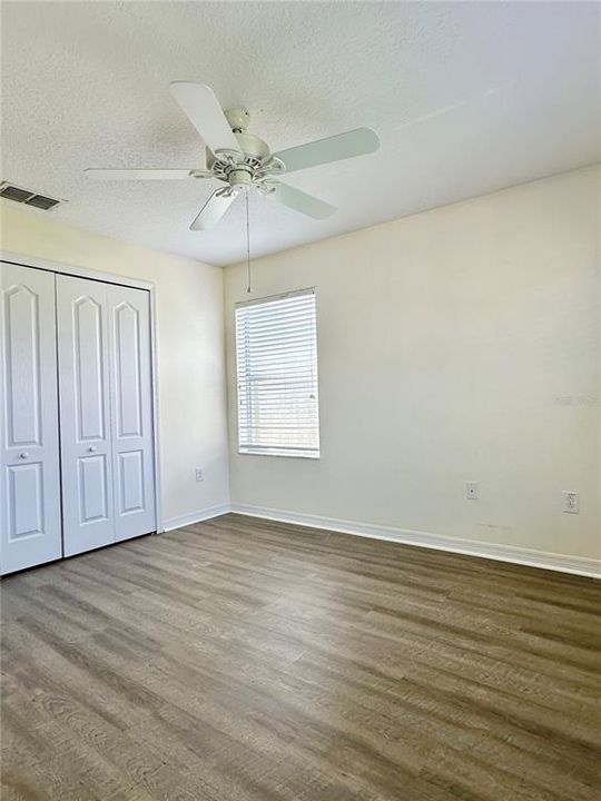 合同活跃: $1,700 (2 贝兹, 2 浴室, 1192 平方英尺)