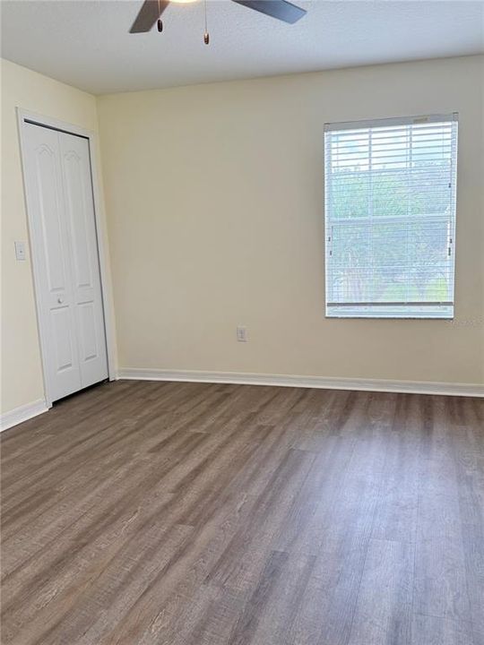 合同活跃: $1,700 (2 贝兹, 2 浴室, 1192 平方英尺)