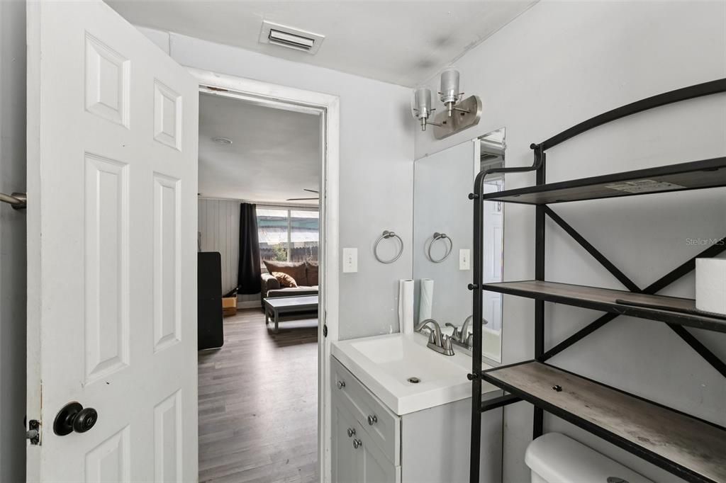 待售: $260,000 (2 贝兹, 1 浴室, 776 平方英尺)