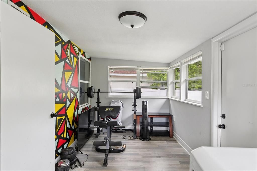 待售: $260,000 (2 贝兹, 1 浴室, 776 平方英尺)