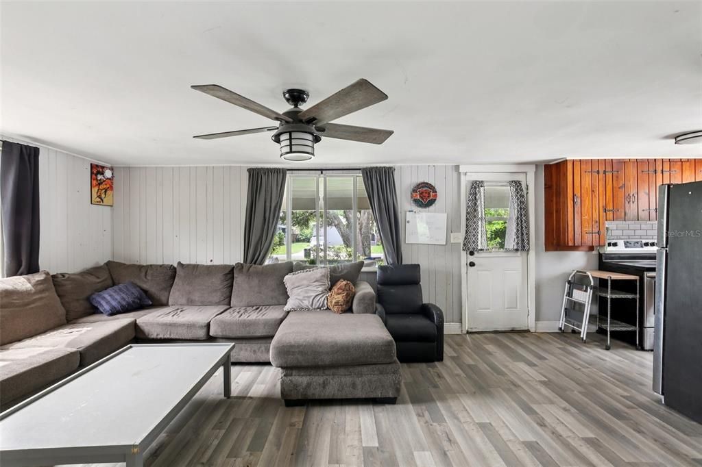 待售: $260,000 (2 贝兹, 1 浴室, 776 平方英尺)