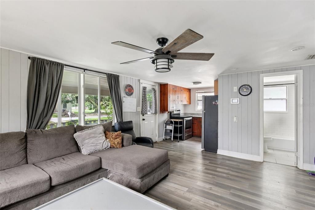 待售: $260,000 (2 贝兹, 1 浴室, 776 平方英尺)