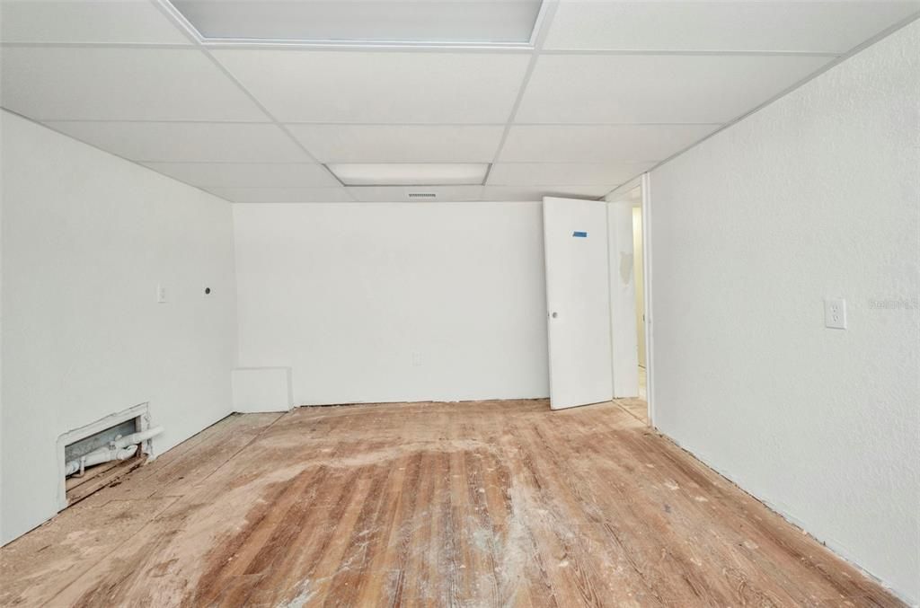 待售: $18,315 (0 贝兹, 0 浴室, 1706 平方英尺)